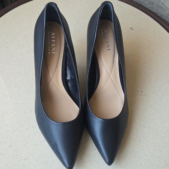 Alfani Shoes - ❤️NWOT❤️Alfani Black Pointed Toe Heels